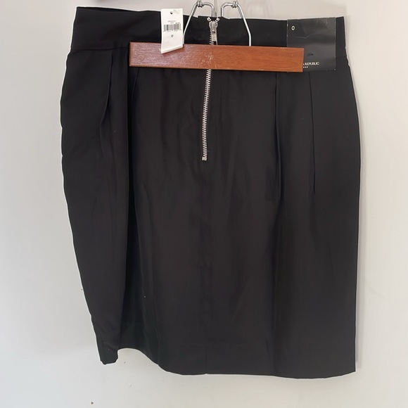 Black Banana Republic skirt, perfect for work/office etc - Picture 2 of 6